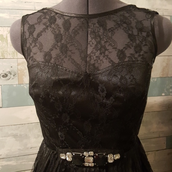 Laura Petites Elegant Black Lace Party Dress - Picture 4 of 5